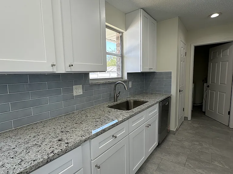 1780 Bartlett Ave — Photo 24