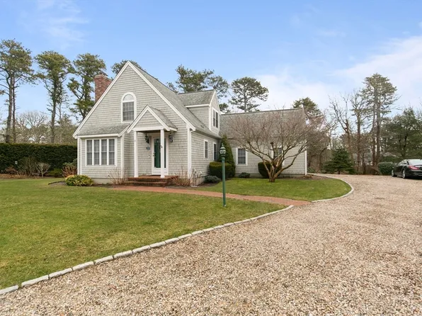 13 Vineyard Ln, Harwich, MA 02645