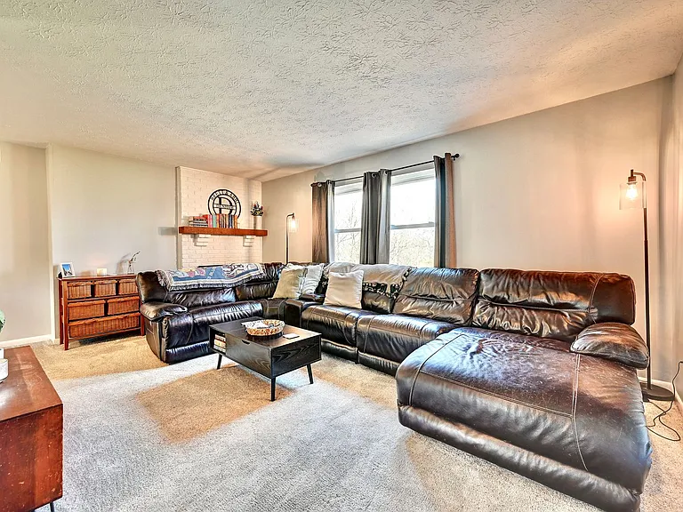 13 Airview Dr — Photo 10