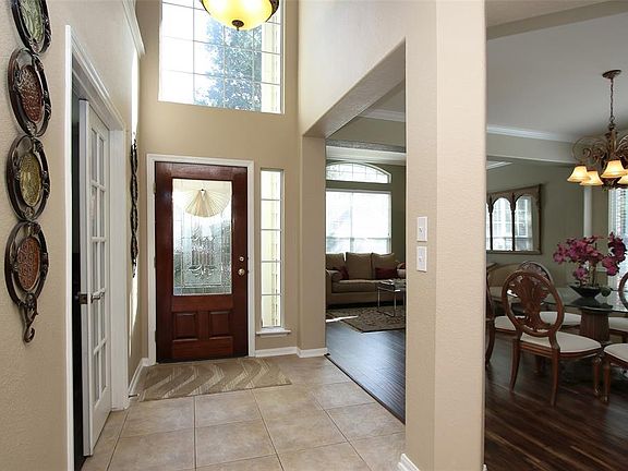 3rd image of 10406 Bellerose Ln