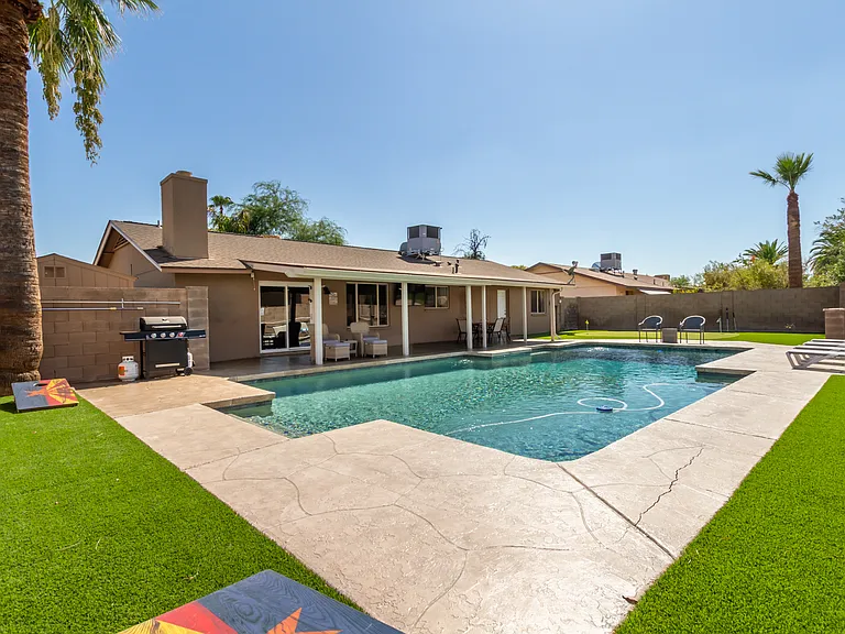 3142 E Altadena Ave — Photo 1