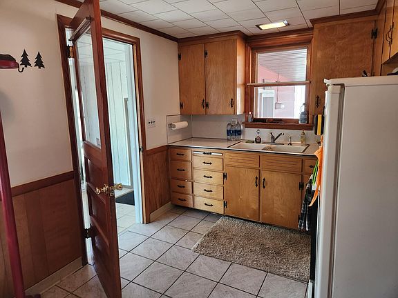3rd image of 8024 W Hemlock Ave
