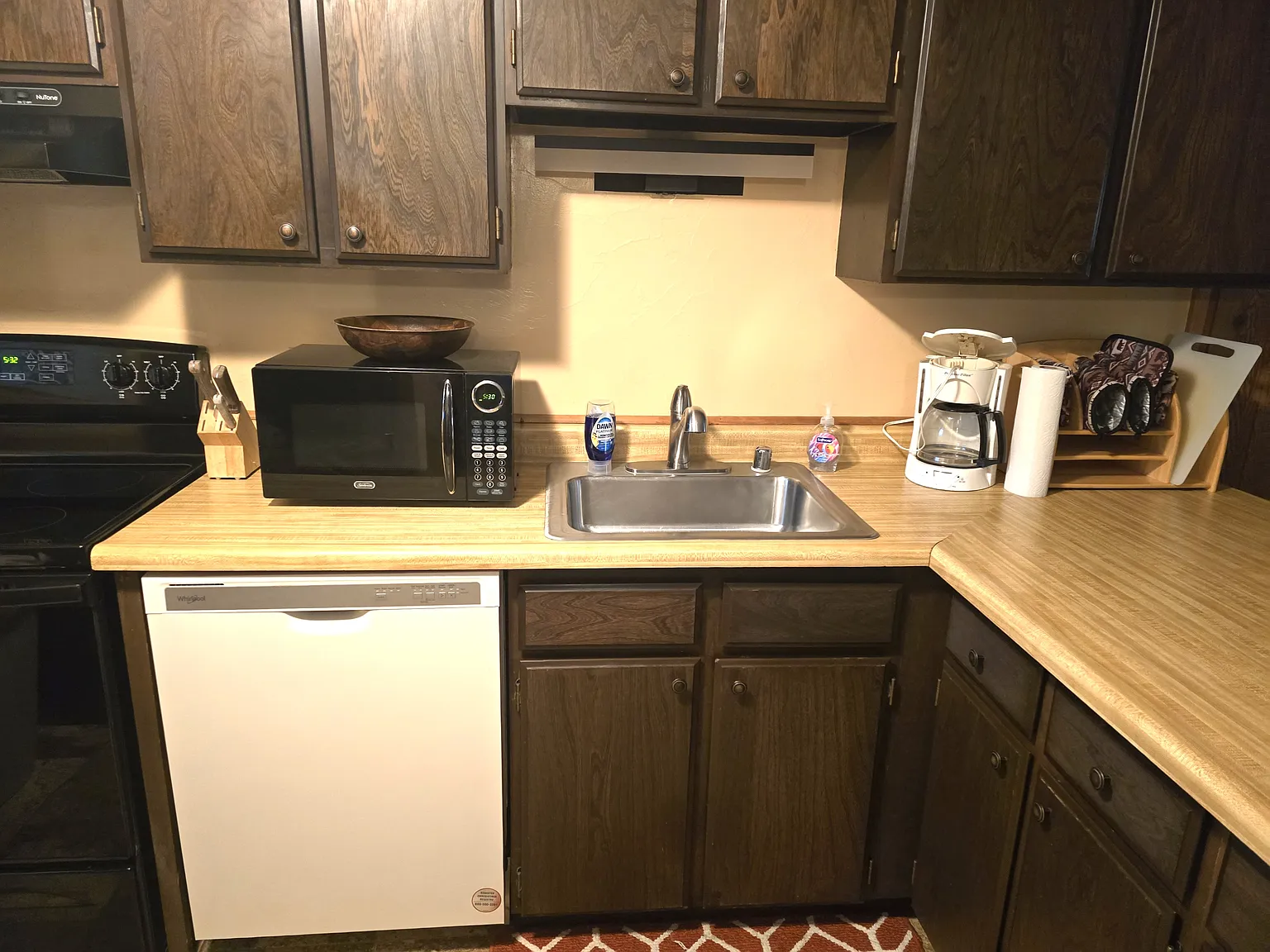 2 bed, 940 sqft, $2,050 — Photo 2