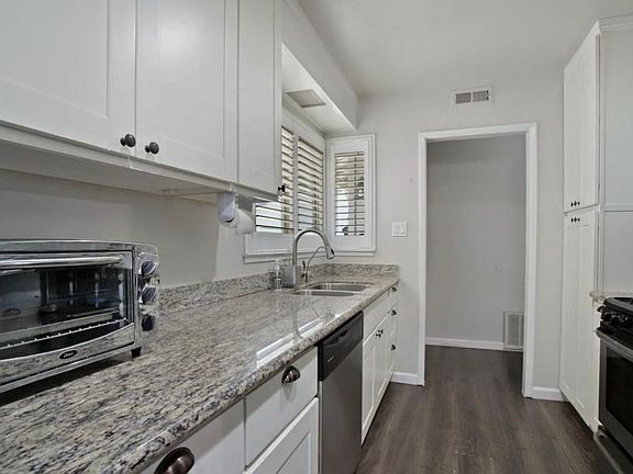 3rd image of 7307 Inglewood Ave