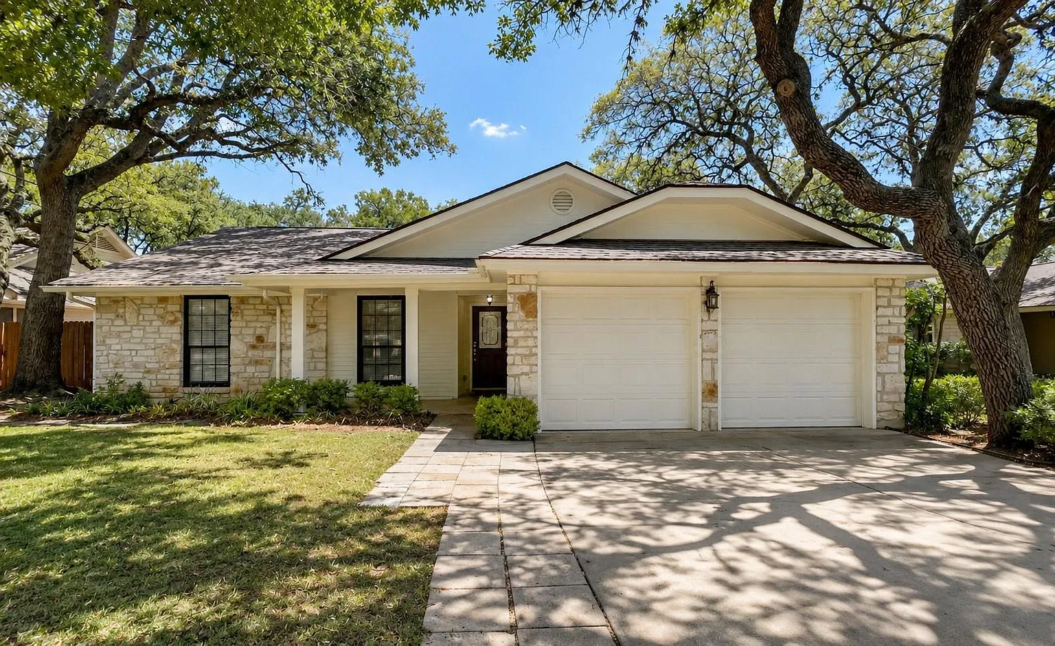3 bed, 2.0 bath, 1651 sqft, $2,900 — Photo 2