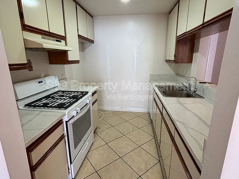 10208 Pinewood Ave #5 — Photo 4