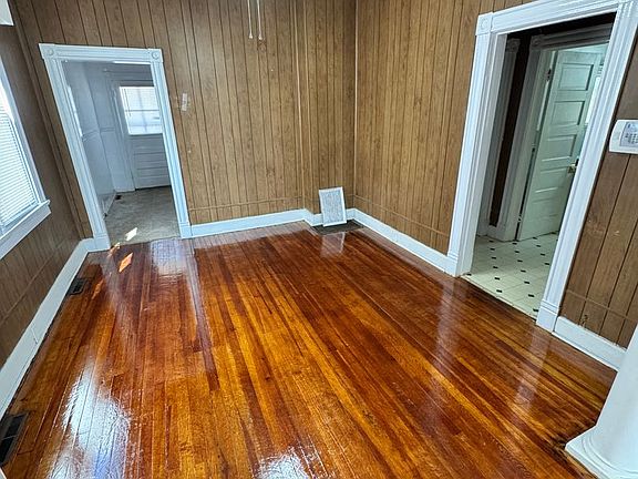 3rd image of 1402 Melton Ave