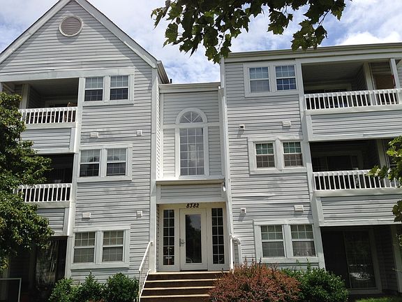 Building Entrance & Balcony