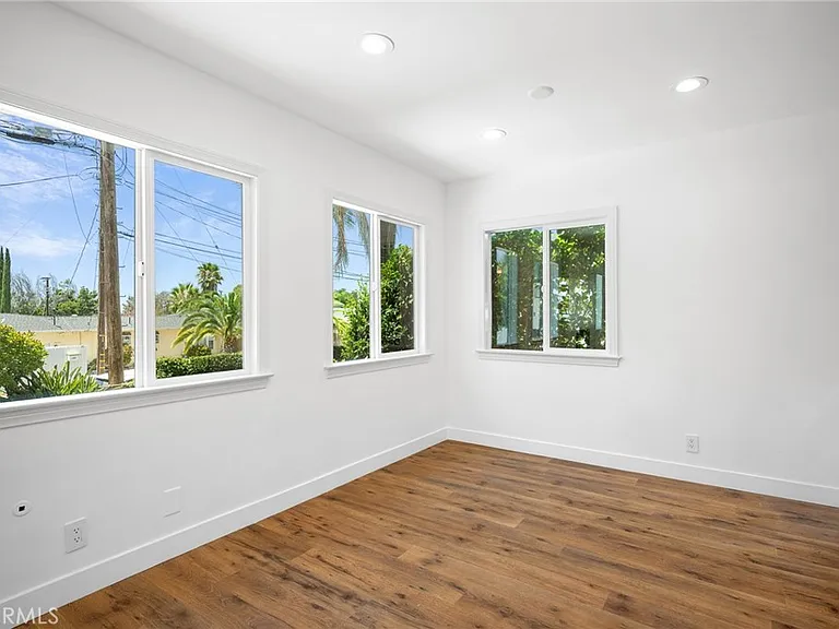 10404 Leolang Ave — Photo 7