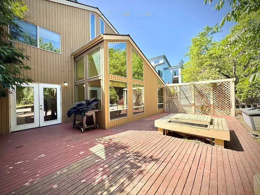 14124 Phinney Ave N — Photo 3