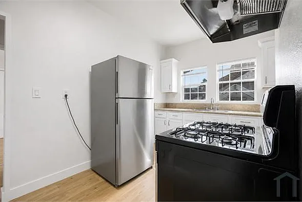 4222 1/2 Wall St — Photo 12