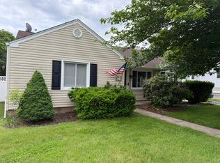 34 Walnut St, Edison, NJ 08817