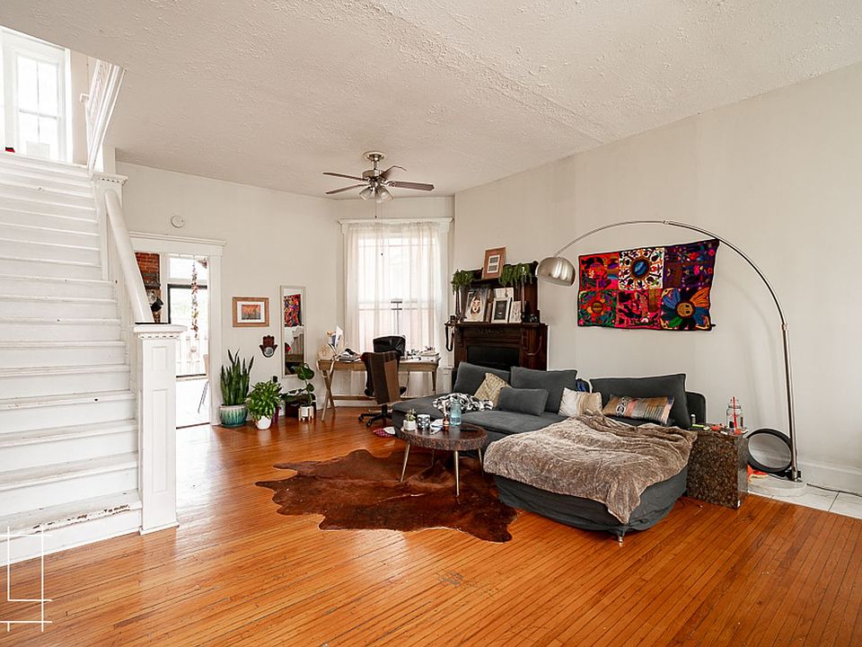 1st image of 28-50 W Hubbard Ave #38