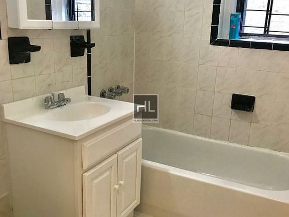 5th image of 8505 Elmhurst Ave #3H