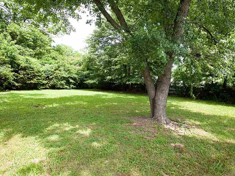 817 Greenlea Dr — Photo 12