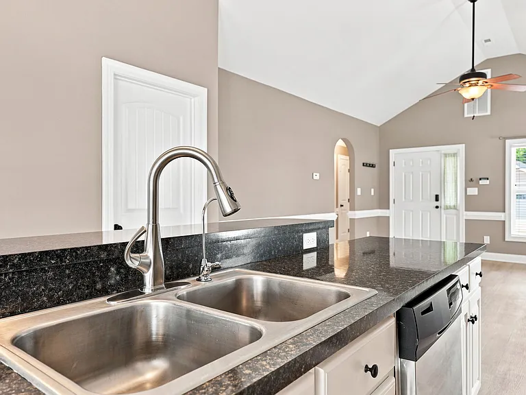 2517 Sawgrass Dr — Photo 8
