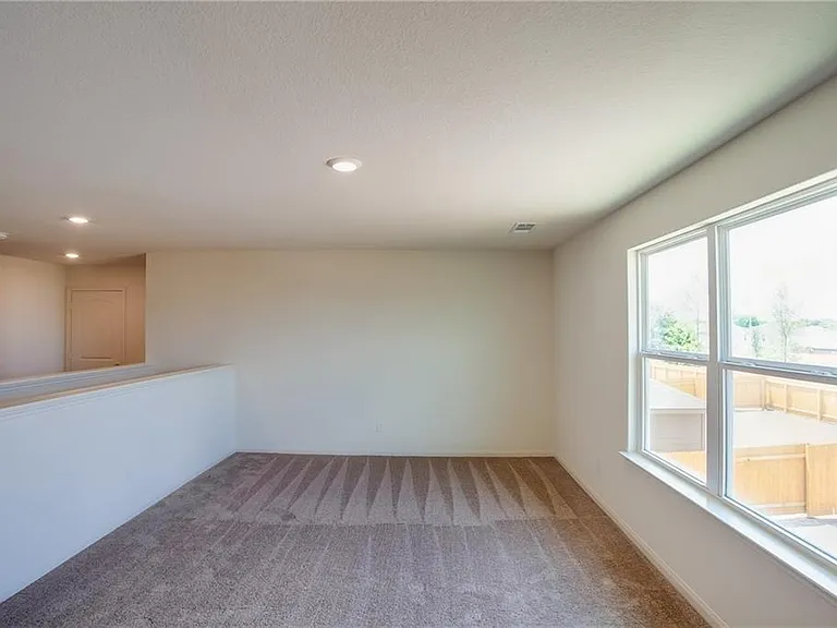 1004 Riverdale Cv — Photo 7