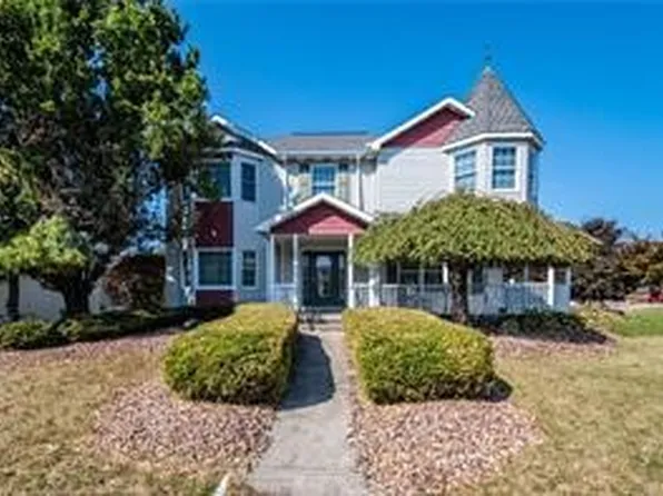 624 Meadowridge Dr, Ellwood City, PA 16117