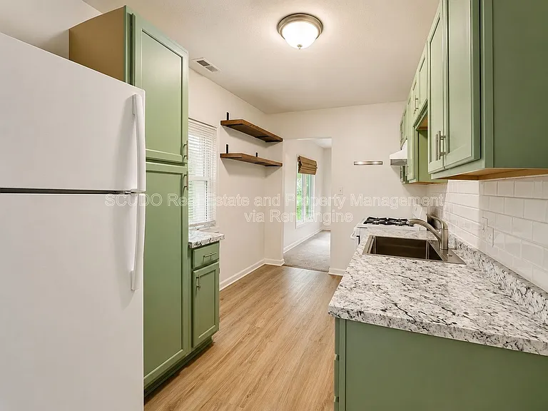 8400 Greenwood Rd — Photo 5