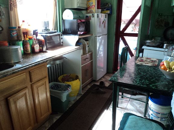 3rd image of 1611 Van Buren St