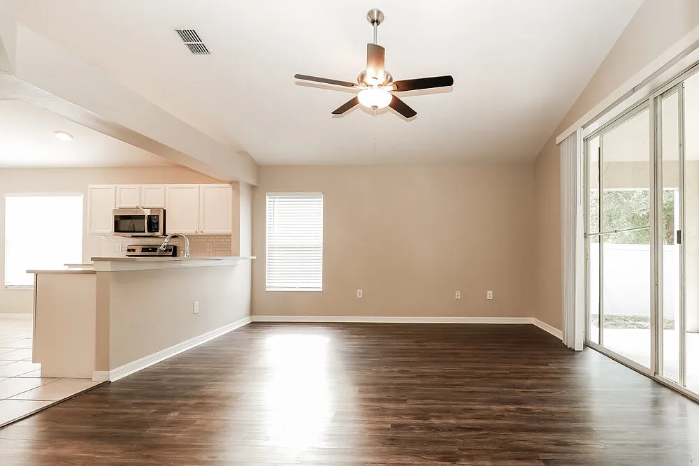 3 bed, 2.0 bath, 1606 sqft, $2,245 — Photo 4