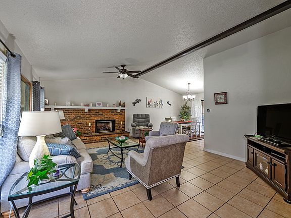 5th image of 2813 Naples Dr