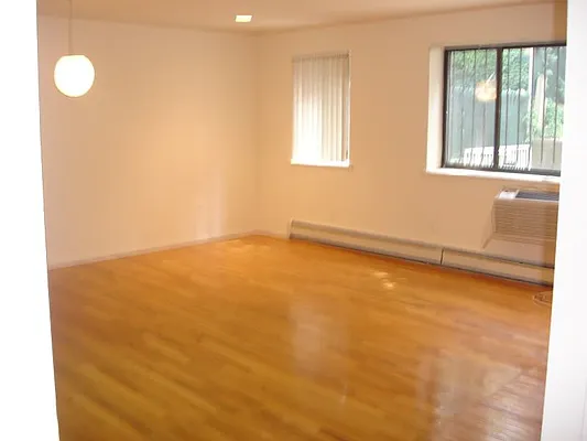 Rented by Bahar Management | media 23