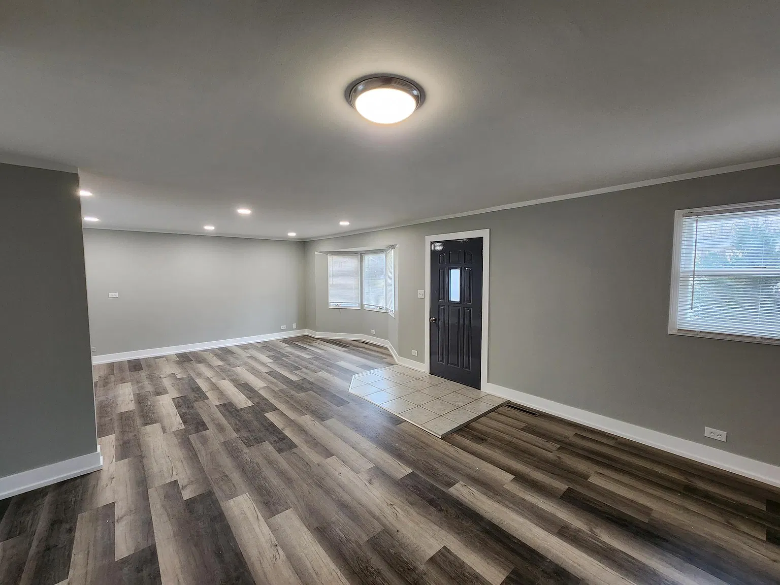 3 bed, 1433 sqft, $2,100 — Photo 2