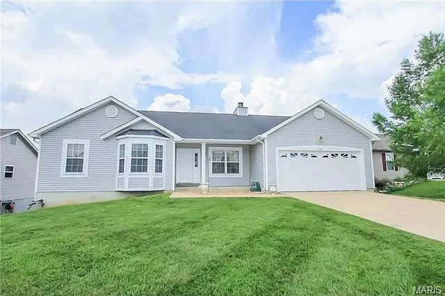 3061 Valley Oaks Dr photo 1