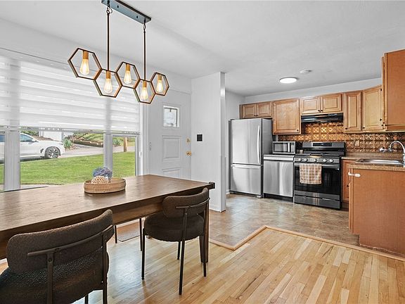 5th image of 275 Lilac Dr