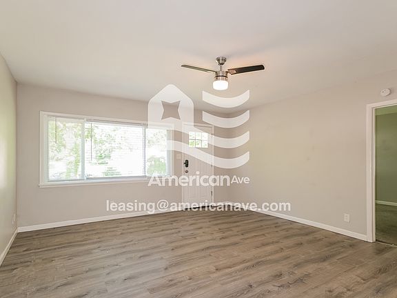 142840_002_living_room_3.jpg