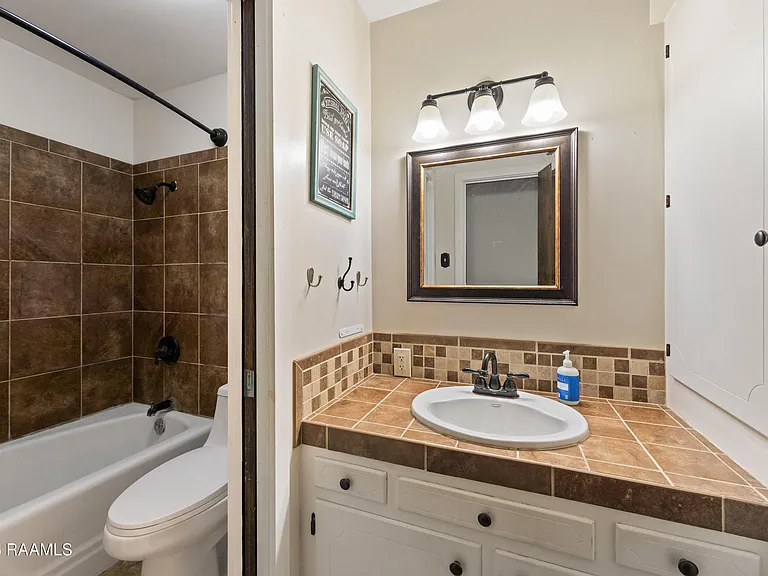 140 Orangewood Dr — Photo 17