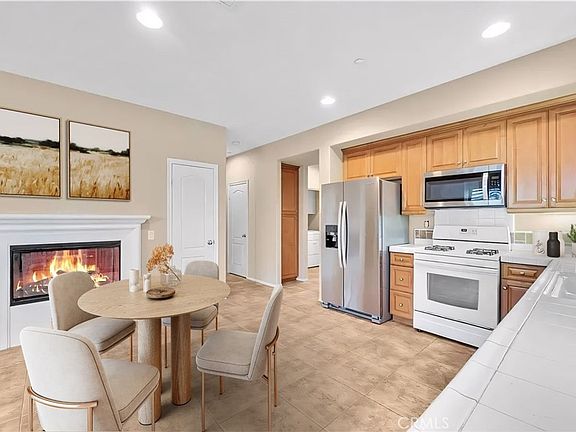4th image of 284 Tustin Field Dr