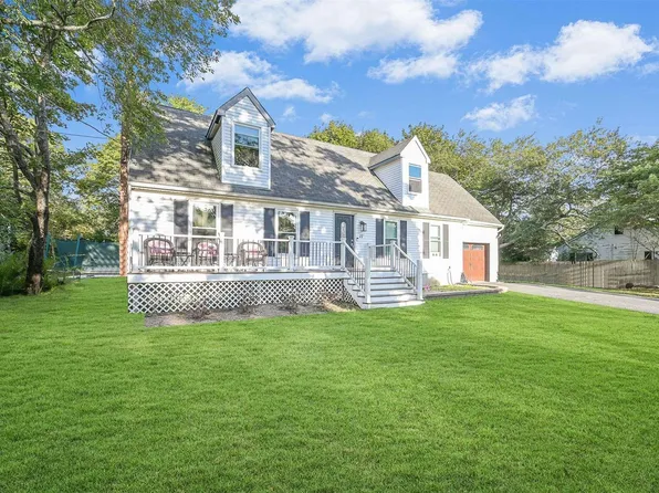 27 Champlin Avenue, Bellport, NY 11713