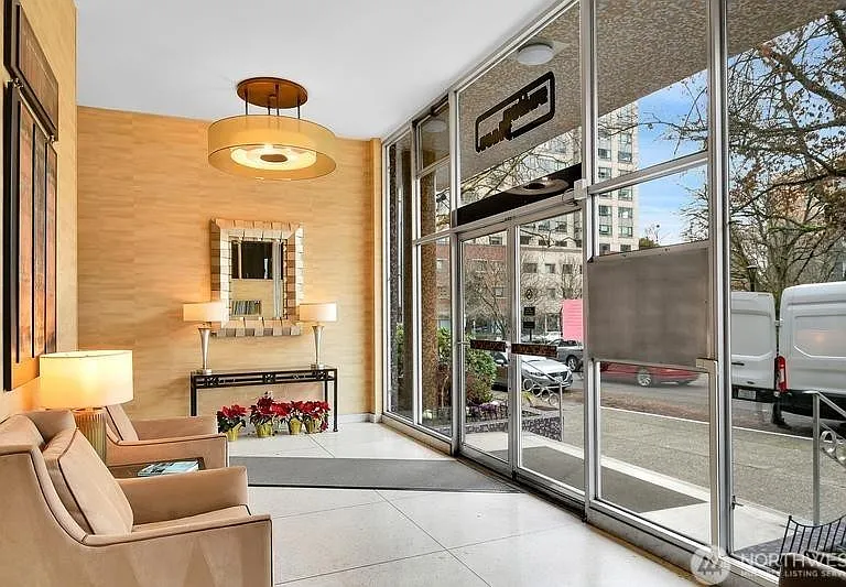 1221 Minor Ave #1002 — Photo 3