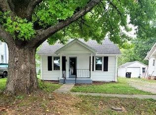 821 N 10th St, Mattoon, IL 61938
