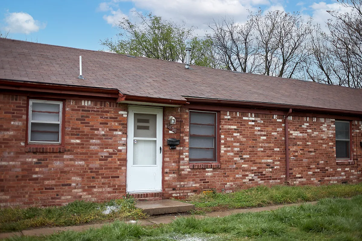 Building Photo - 1828 S Hiram Ave