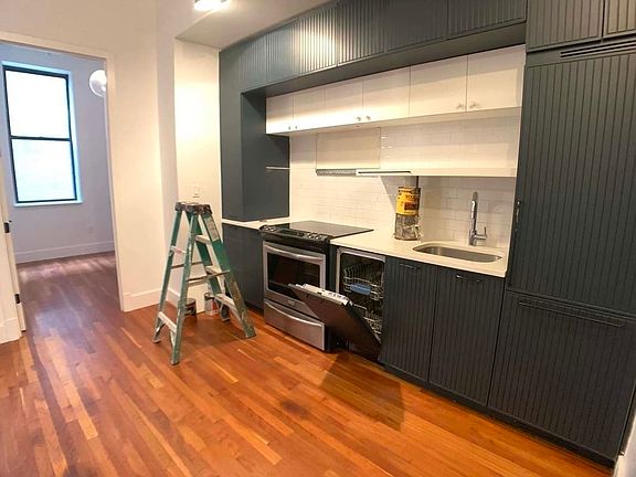 2nd image of 180 Bainbridge St #114