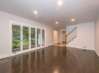 26 Duxbury Rd, Great Neck, NY 11023