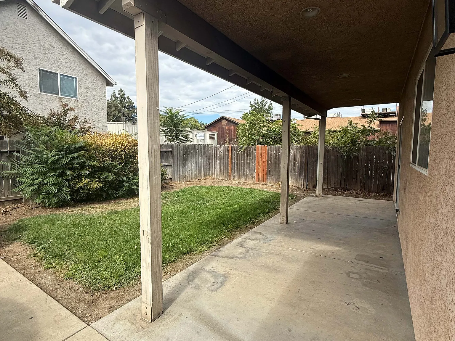 4 bed, 2.5 bath, 1932 sqft, $2,500 — Photo 3