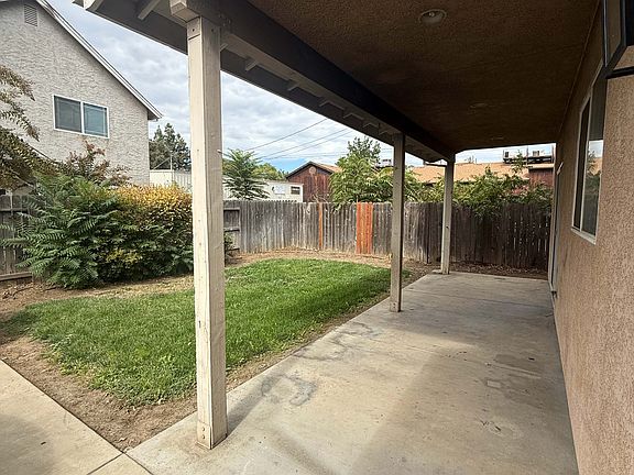 3rd image of 1002 W 8th Ave