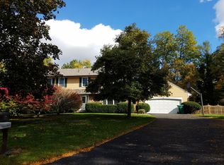 19 Belvue Ct, Penfield, NY 14526