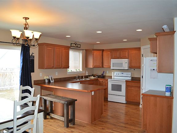3rd image of 1120 Lupine Ln