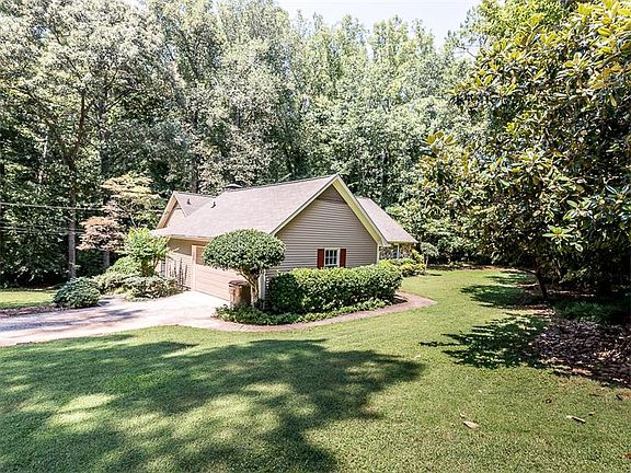 3rd image of 4067 Devonshire Dr