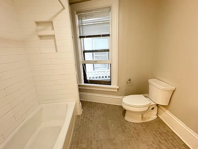 Building Photo - 104 E Dayton St #2
