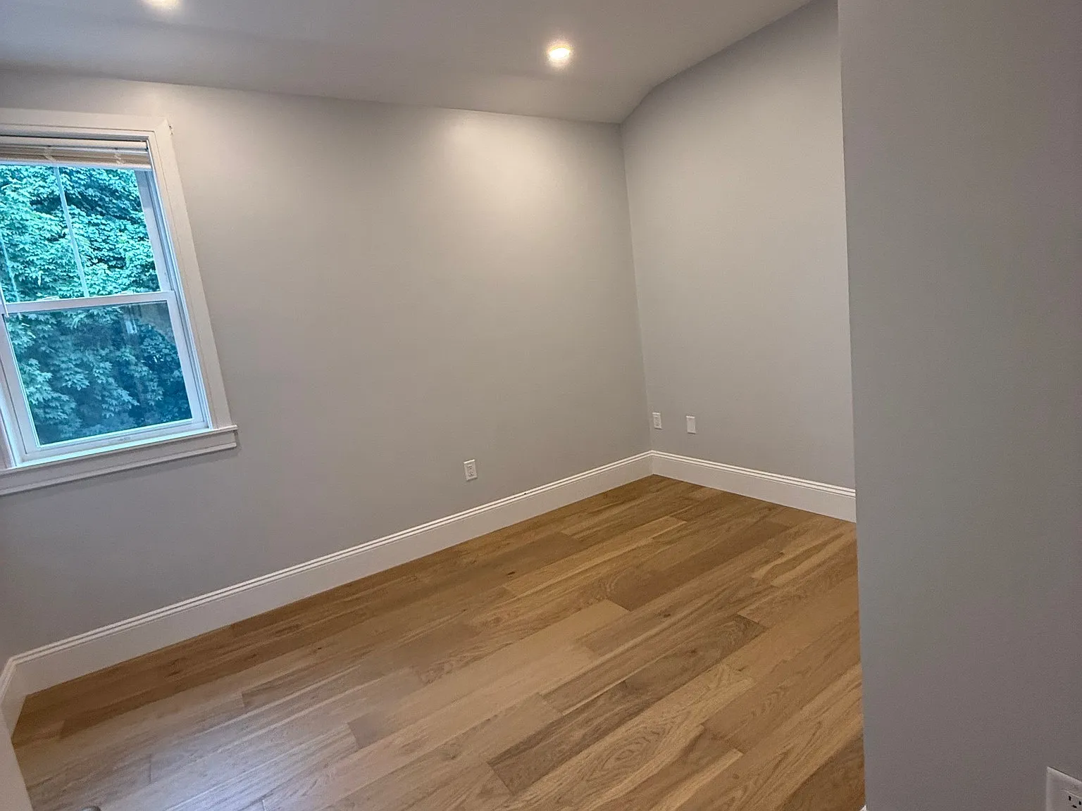 3 bed, 2.0 bath, 9999 sqft, $4,300 — Photo 4
