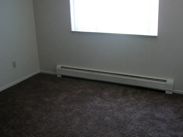 Falcon Apartments — Photo 8