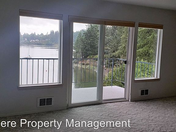 5th image of 924 Shorewood Dr APT 32