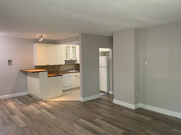 3rd image of 980 Plain St #12