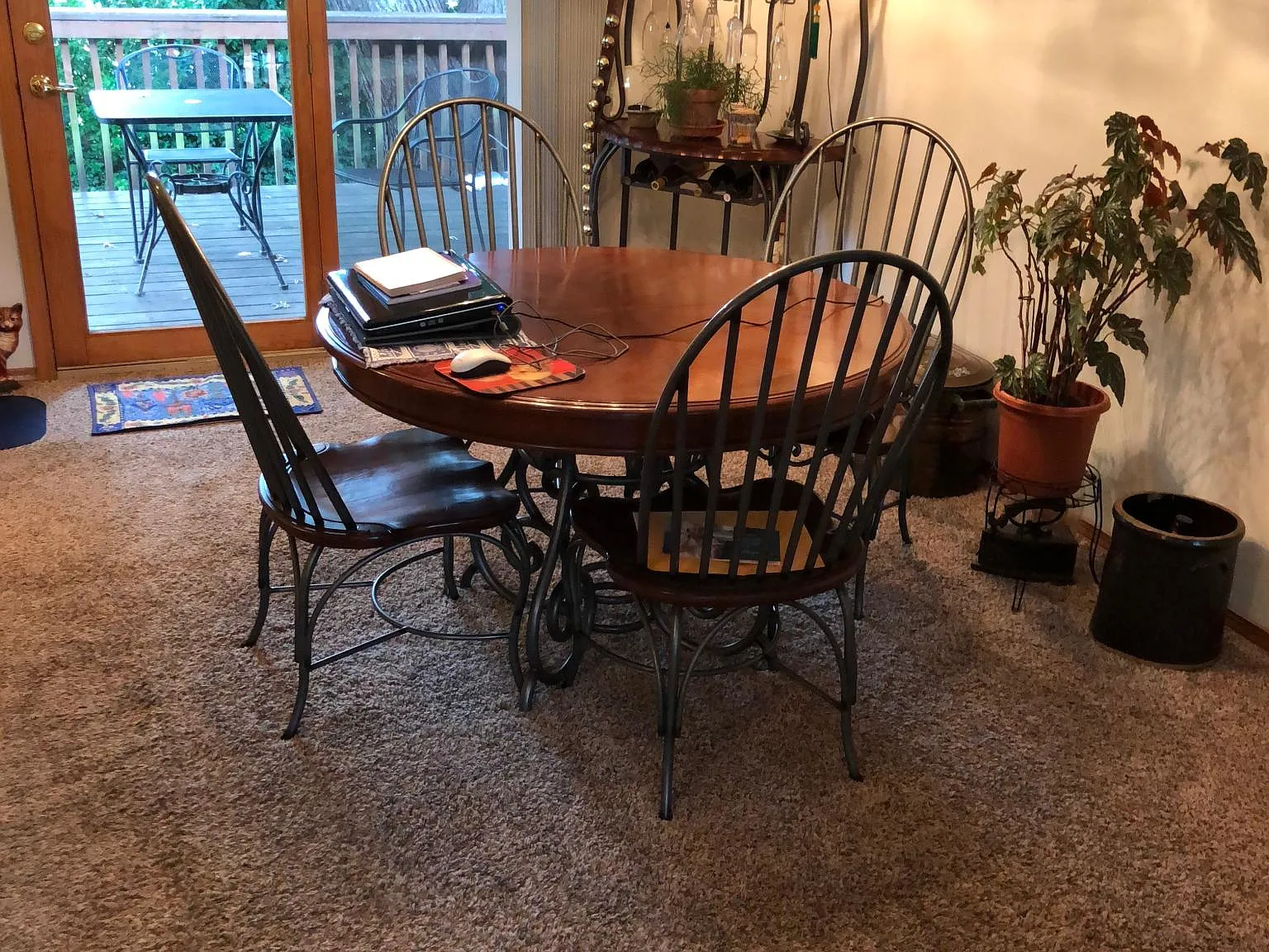 3 bed, 1200 sqft, $1,300 — Photo 4